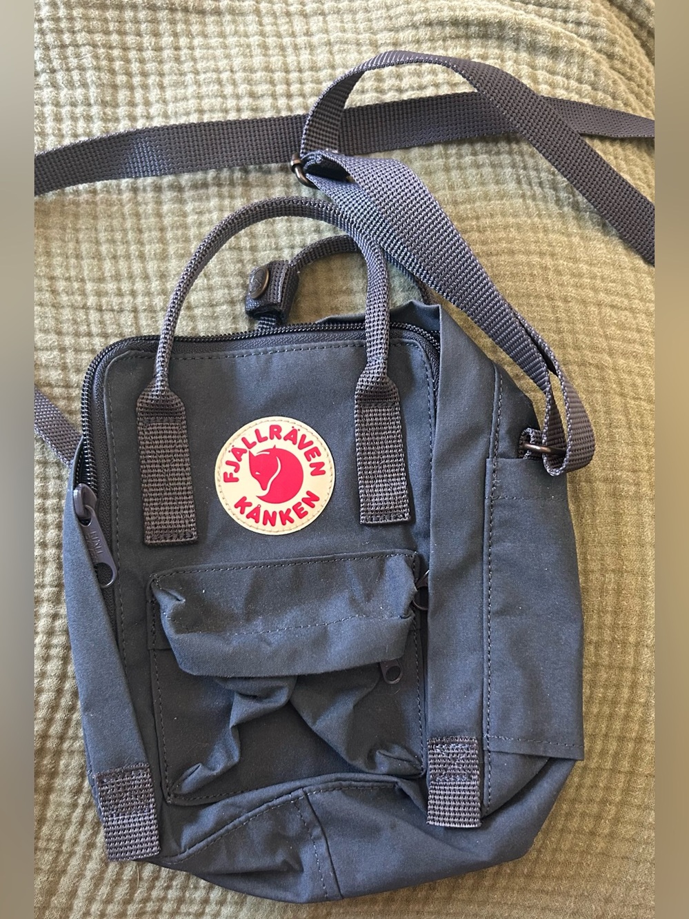 Fjallraven Kånken Crossbody Bag in Black with Red Logo